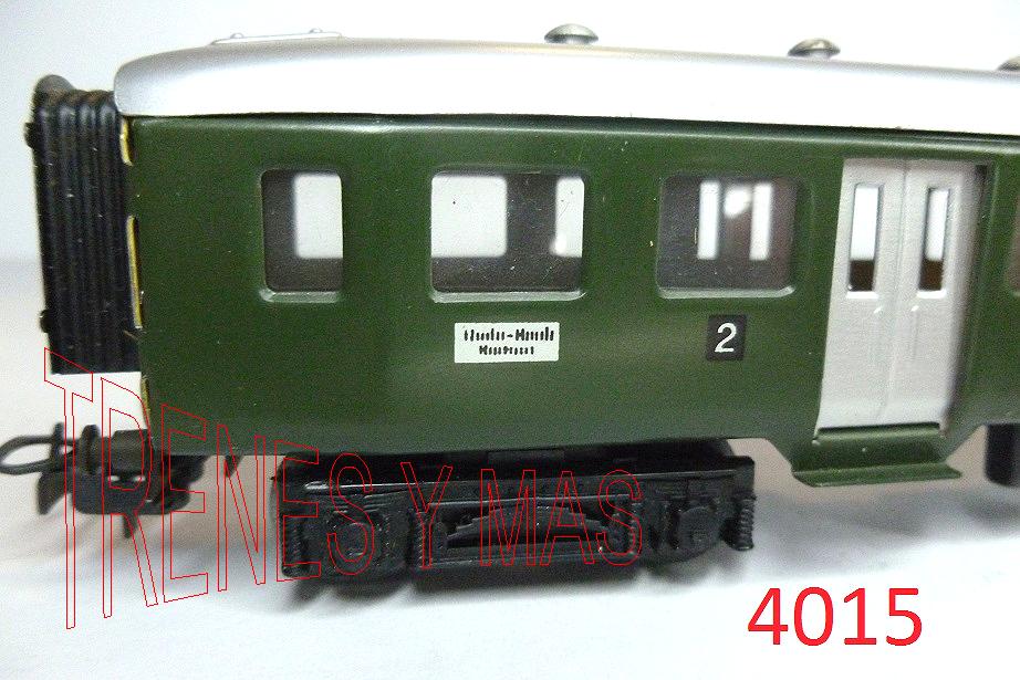 Wagon Marklin 1 5801 - Coche Passagers 2 Essieux 2e Classe Vert - Époque II